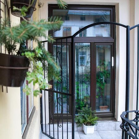 Світла Затишна Квартира В Центрі Біля Оперного Театру З Балконом, Який Виходить У Тихий Львівський Дворик מראה חיצוני תמונה